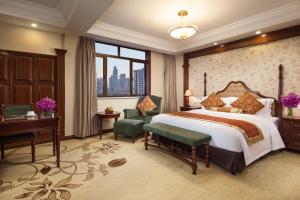 Postel nebo postele na pokoji v ubytování Jin Jiang Pacific Hotel + 37 fotografií