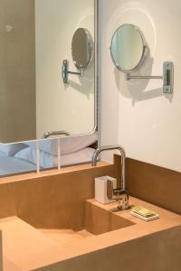 Koupelna v ubytování Bitzaro Grande Hotel & Suites