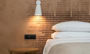 Postel nebo postele na pokoji v ubytování Bitzaro Grande Hotel & Suites