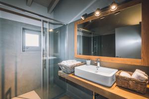 Un baño de Intrepid Hotel Rural - Adults Only