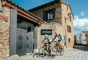 Ciclismo en Intrepid Hotel Rural - Adults Only o alrededores