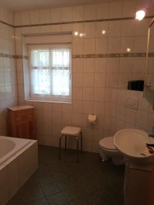 Koupelna v ubytování Ferienwohnung Zum Heuschober
