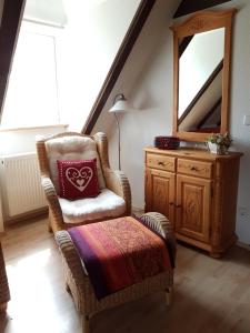 Posezení v ubytování Ferienwohnung Zum Heuschober