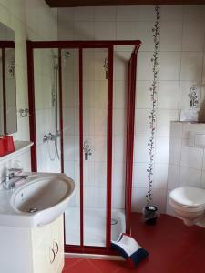 Koupelna v ubytování Ferienwohnung Zum Heuschober