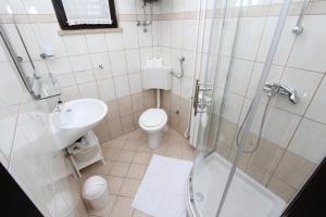 Koupelna v ubytování Apartments Pataj
