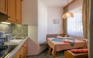 Kuchyň nebo kuchyňský kout v ubytování Pension Garni Appartement Ortner