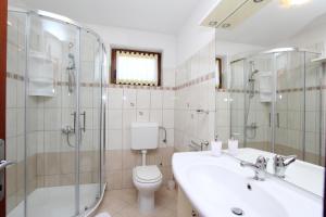 Koupelna v ubytování Apartments Pataj