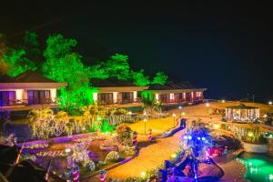 Pogled na bazen u objektu Upper Deck Resort ili u blizini