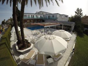 Bazén v ubytování Hotel Complejo Los Rosales nebo v jeho okolí