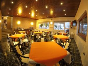 Restaurace v ubytování Hotel Complejo Los Rosales