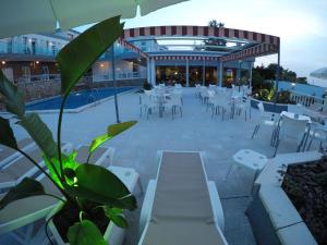 Restaurace v ubytování Hotel Complejo Los Rosales