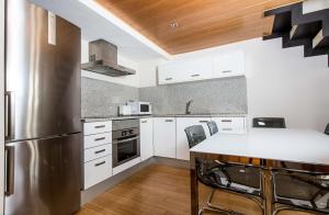 Kuchyňa alebo kuchynka v ubytovaní Girona Housing Ginesta 9