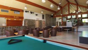 VVF Les Ecrins Champsaur tesisinde bir bilardo masası