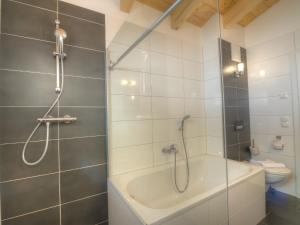 Kúpeľňa v ubytovaní Residenz Kitzsteinhornblick by Kaprun Rentals + 15 fotografií