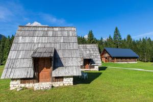 Το κτήριο όπου στεγάζεται  η παραθεριστική κατοικία