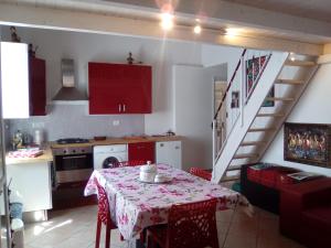 A kitchen or kitchenette at Sansone