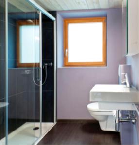 ロカルノにあるCasa al Lidoのバスルーム(シャワー、トイレ、シンク付)