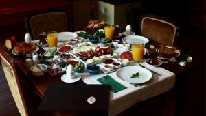 Comida no hotel ou em algum lugar perto