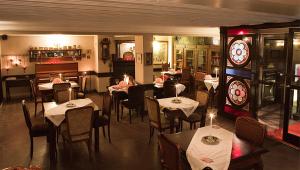 Um restaurante ou outro lugar para comer em Kitapevi Hotel
