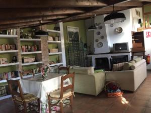 a living room with a table and a couch at El Capricho del Jerte in Casas del Castañar