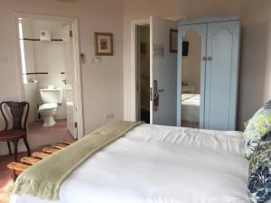 Postel nebo postele na pokoji v ubytování O Donovans Hotel