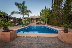 The swimming pool at or close to La Princesa