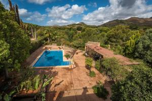 The swimming pool at or close to La Princesa