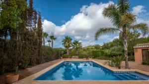 The swimming pool at or close to La Princesa