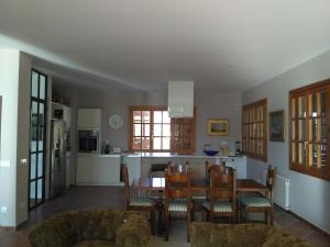 A kitchen or kitchenette at La Princesa