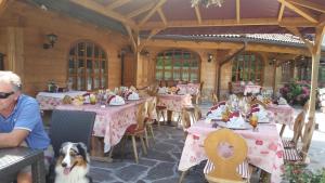 A restaurant or other place to eat at Hotel El Mondin