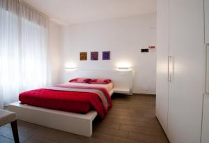 
a bedroom with a bed and a dresser at Daniela B&B Fiera in Pero
