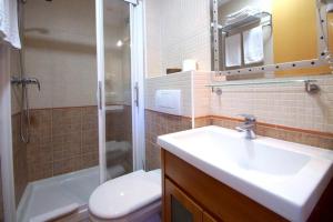 Koupelna v ubytování Aparthotel Arenal