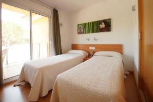 Postel nebo postele na pokoji v ubytování Aparthotel Arenal