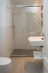 a bathroom with a shower and a toilet and a sink at Hostal Portofino in Arenys de Mar