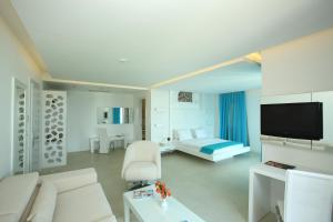 Ruang duduk di Costa Luvi Hotel - All Inclusive