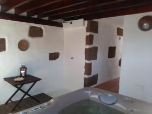 a bath tub in a room with a table at Casa Rural "La Molina" in Máguez