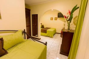 Ένα ή περισσότερα κρεβάτια σε δωμάτιο στο Hotel Iguana Verde