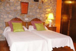 A bed or beds in a room at La Casina de Celorio
