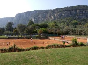 Tennis- og/eller squashfaciliteter på Garda Residence eller i nærheden