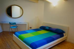 
a bed room with a white bedspread and a blue wall at Studio Apartment Vicolo Lavandai in Milan
