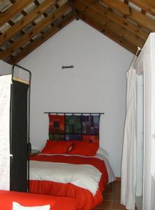 Posteľ alebo postele v izbe v ubytovaní Apartamentos Casa la Costanilla