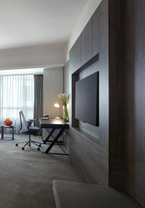 En TV eller et underholdningssystem på G Hotel Gurney