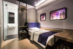 Postel nebo postele na pokoji v ubytování Manhattan Business Hotel TTDI