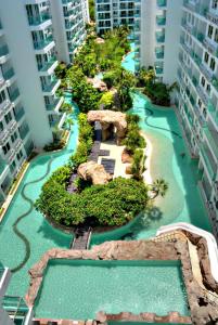 - une vue sur un toboggan dans un complexe dans l'établissement Amazon Residence Unit B1-217, à Jomtien Beach