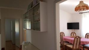 TV a/nebo společenská místnost v ubytování Apartment Viktor