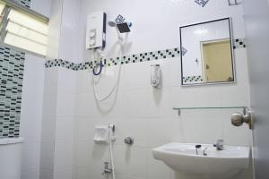 Vonios kambarys apgyvendinimo įstaigoje Holidays Vacation Suite