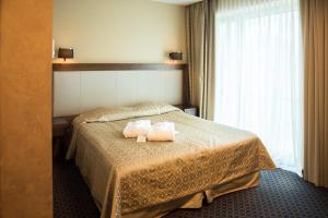 Postel nebo postele na pokoji v ubytování Grand SPA Lietuva Hotel Druskininkai