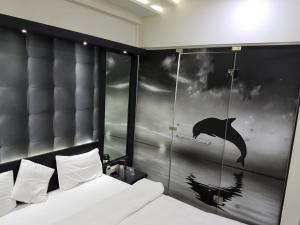 Postel nebo postele na pokoji v ubytování Hotel Paramount Inn