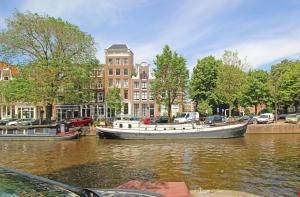 アムステルダムにあるRomantic Jordaan Canalsuite near Anne Frank Houseのギャラリーの写真