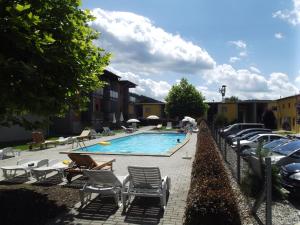 Bazén v ubytování Apartmán Lipno A12 nebo v jeho okolí